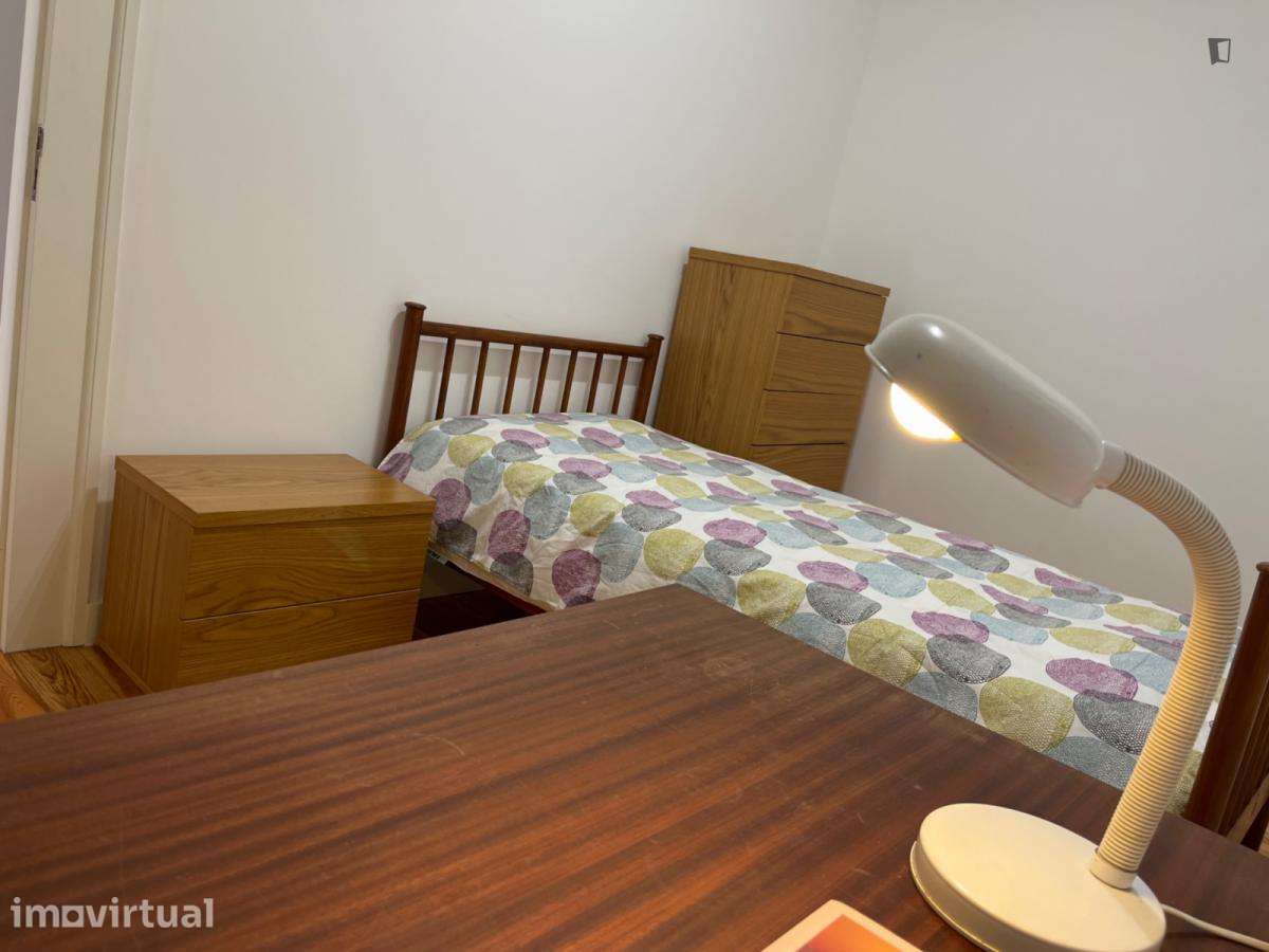 Quarto - localizado em Penha Lisbon - Grande imagem: 4/12