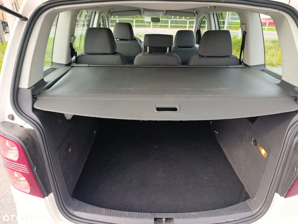 Volkswagen Touran 1.9 TDI Conceptline - 17
