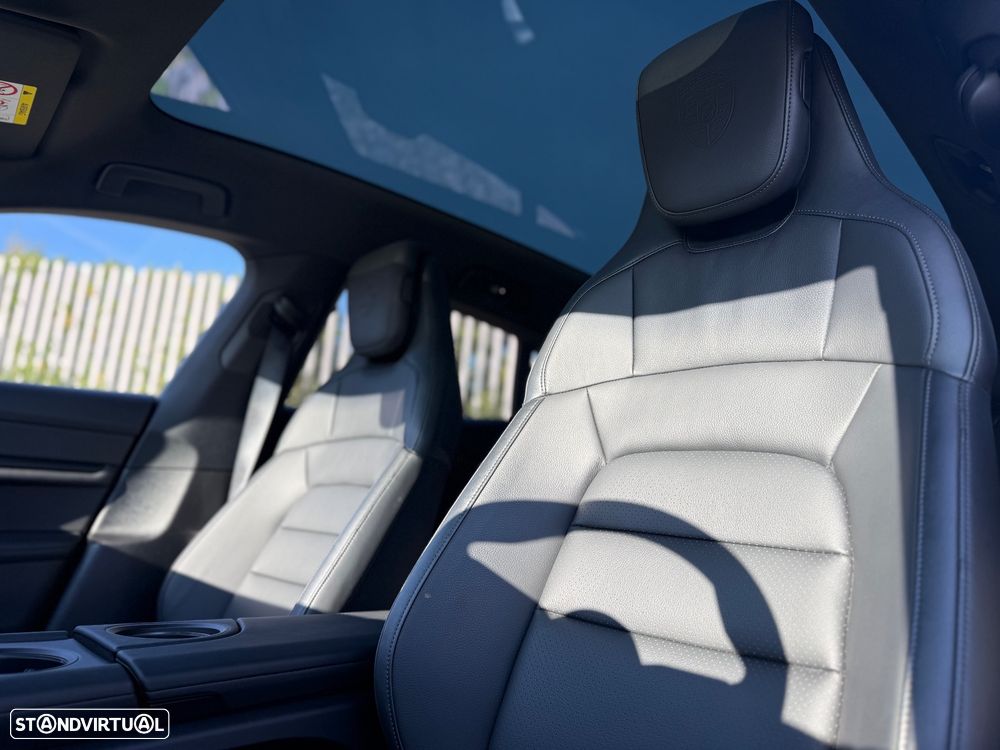 Porsche Taycan Cross Turismo 4 - 21