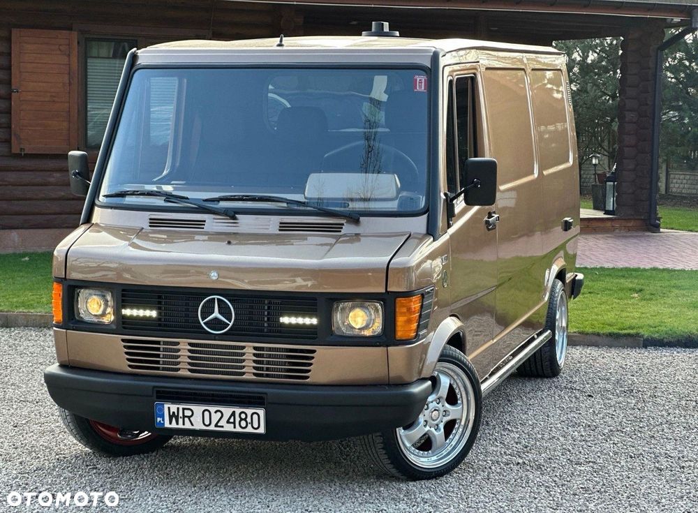 Mercedes-Benz 208D - 3