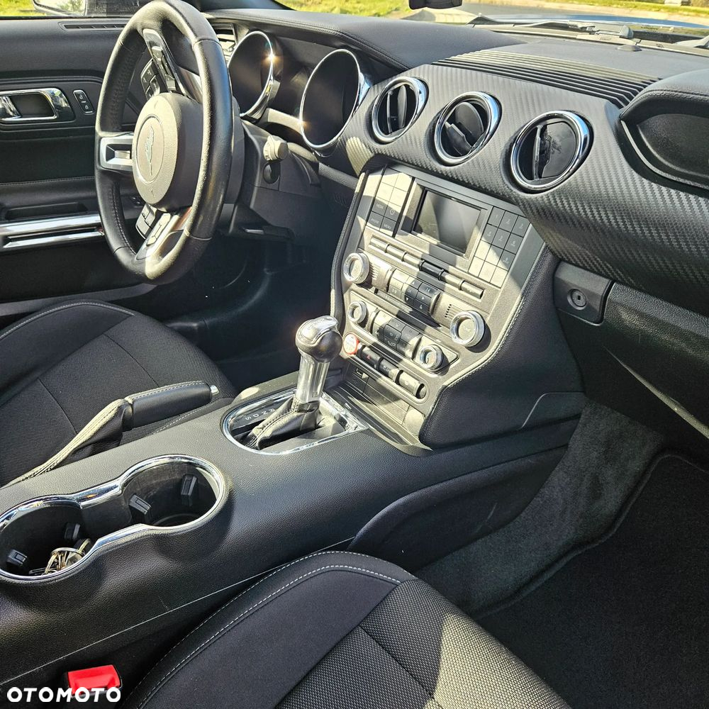 Ford Mustang - 8