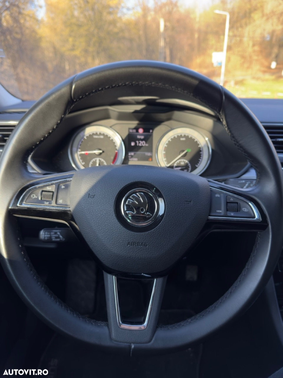 Skoda Superb Combi 2.0 TDI DSG Ambition - 11