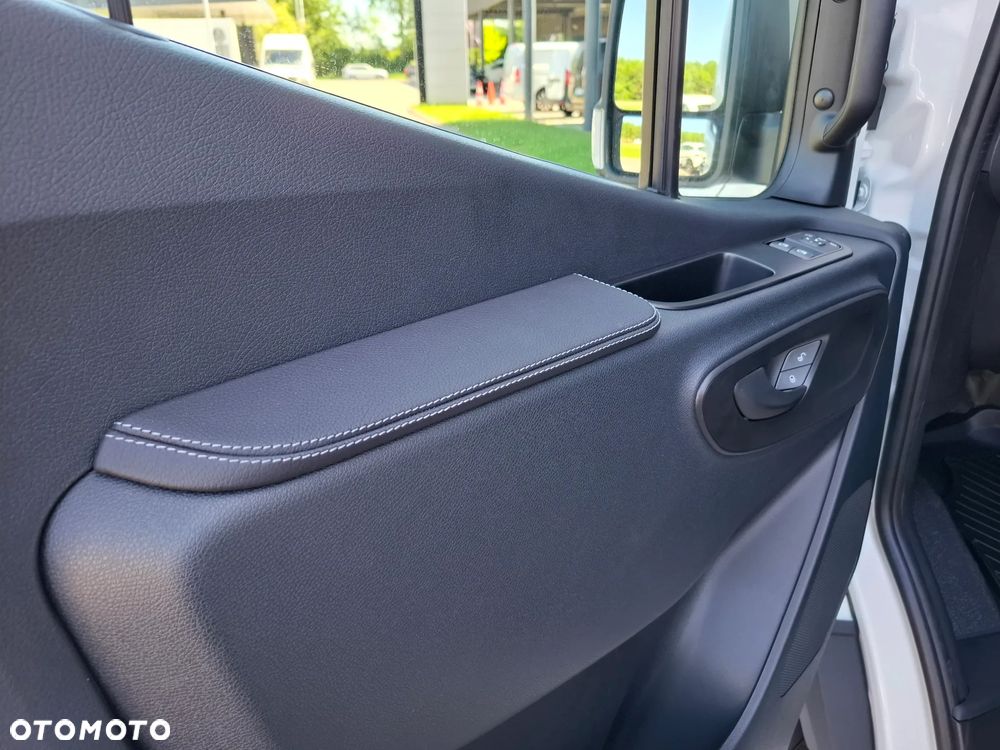 Mercedes-Benz Sprinter 317 CDI Furgon PRO Ekstra Długi 4325+mm - 28