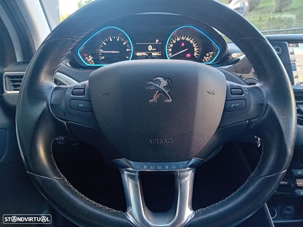 Peugeot 2008 1.2 PureTech Allure EAT6 - 19