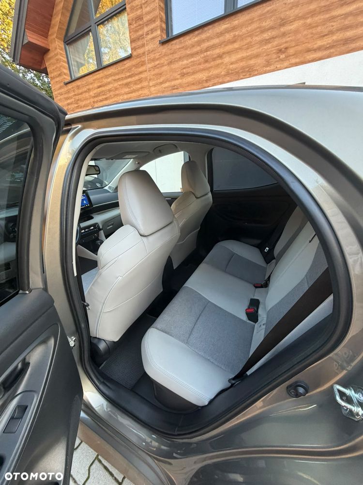 Toyota Yaris Hybrid 1.5 Executive - 11
