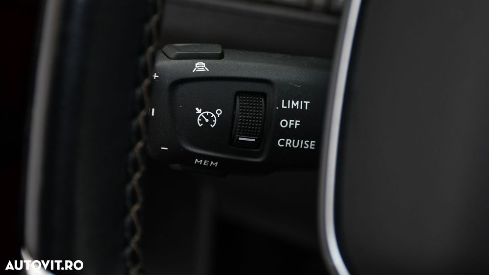 Peugeot 3008 PHEV 300 EAT8 4X4 GT - 32