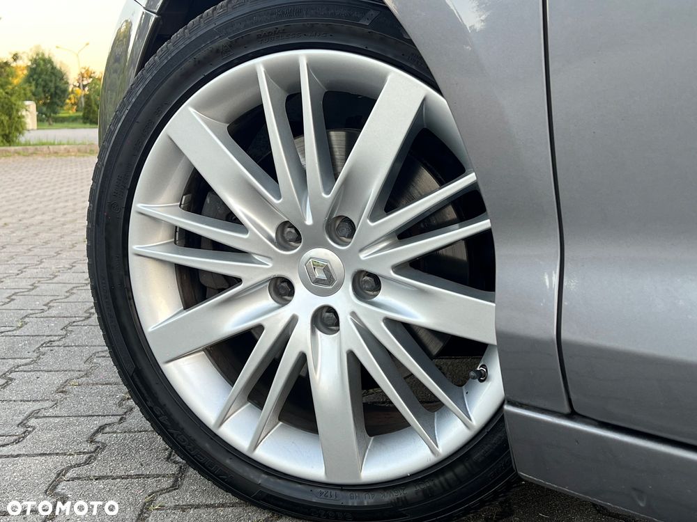 Renault Laguna dCi 180 FAP GT - 36