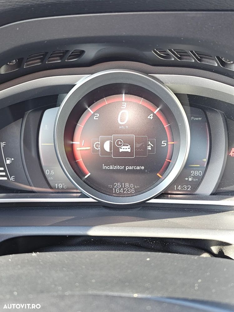 Volvo V40 T2 Momentum - 22