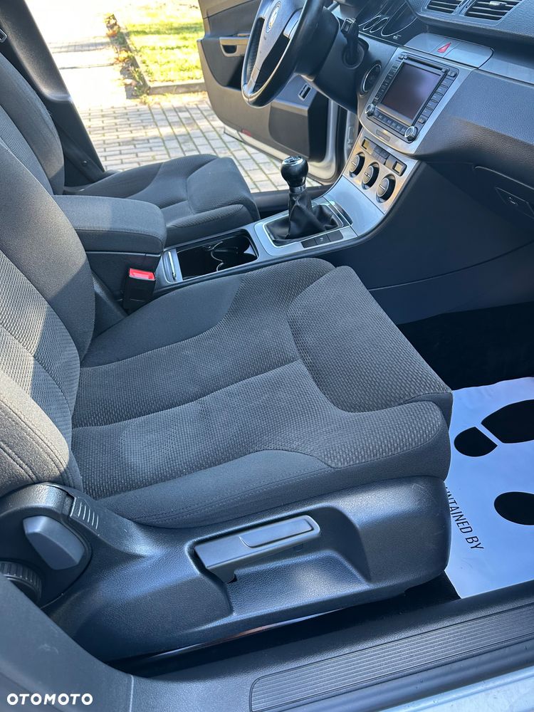 Volkswagen Passat - 32