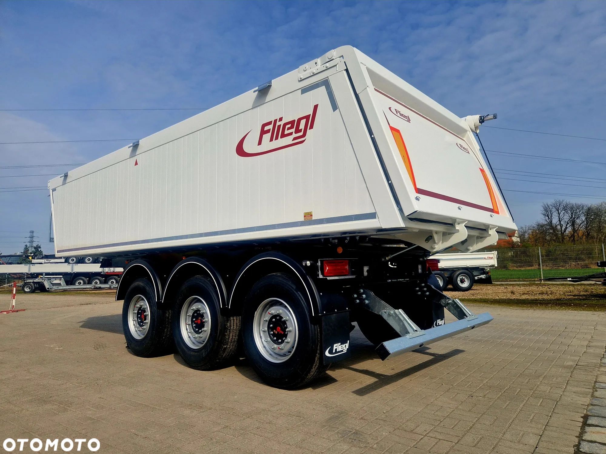 Fliegl Wywrotka Light 25m3 4 690 kg - 1