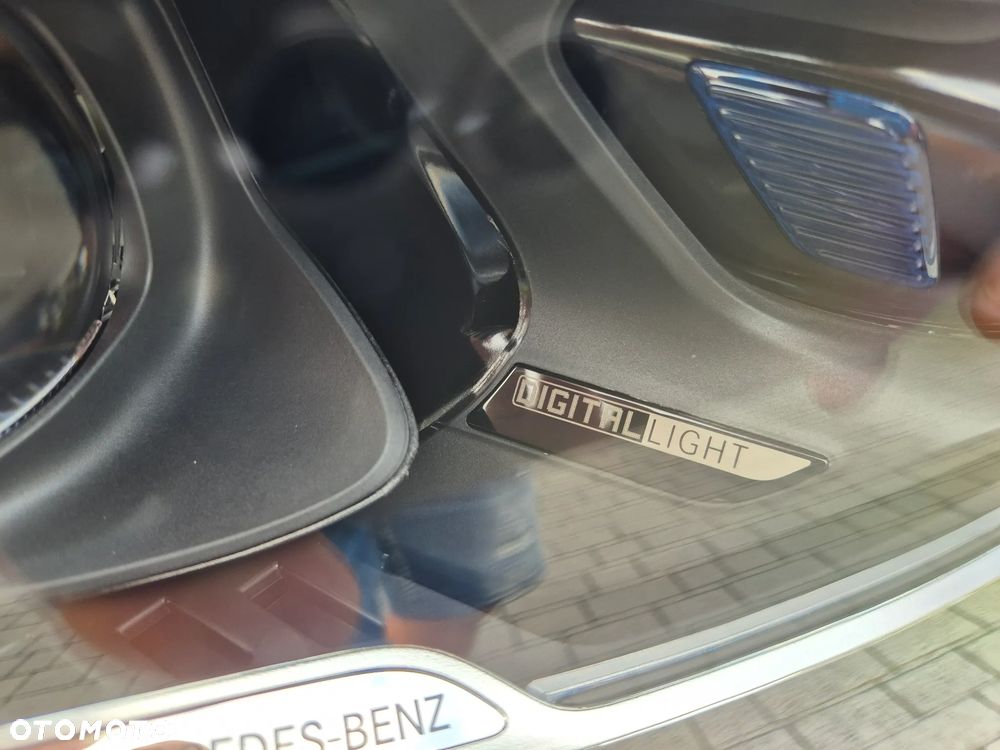 Mercedes-Benz GLC 300 4Matic 9G-TRONIC AMG Line Advanced - 23