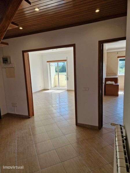 Apartamento T2 Duplex para Arrendamento em Eiras - Grande imagem: 3/12