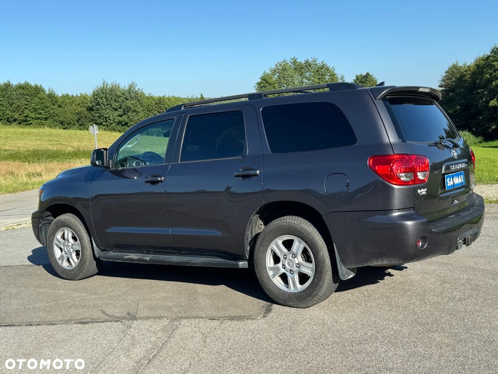 Toyota Sequoia - 6