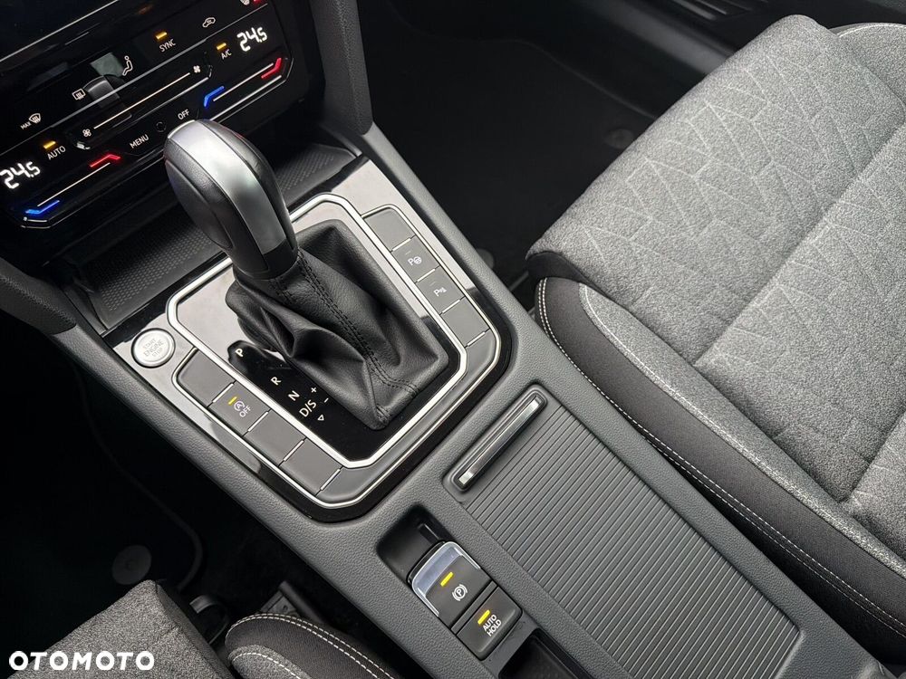 Volkswagen Passat - 22