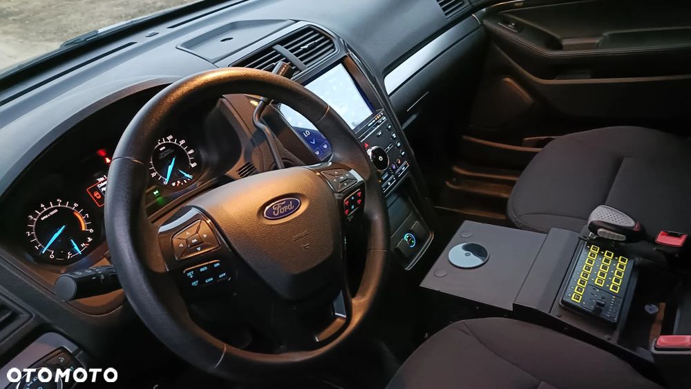 Ford Explorer - 38