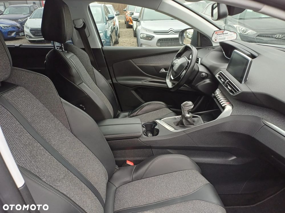 Peugeot 5008 1.2 PureTech Allure S&S - 11