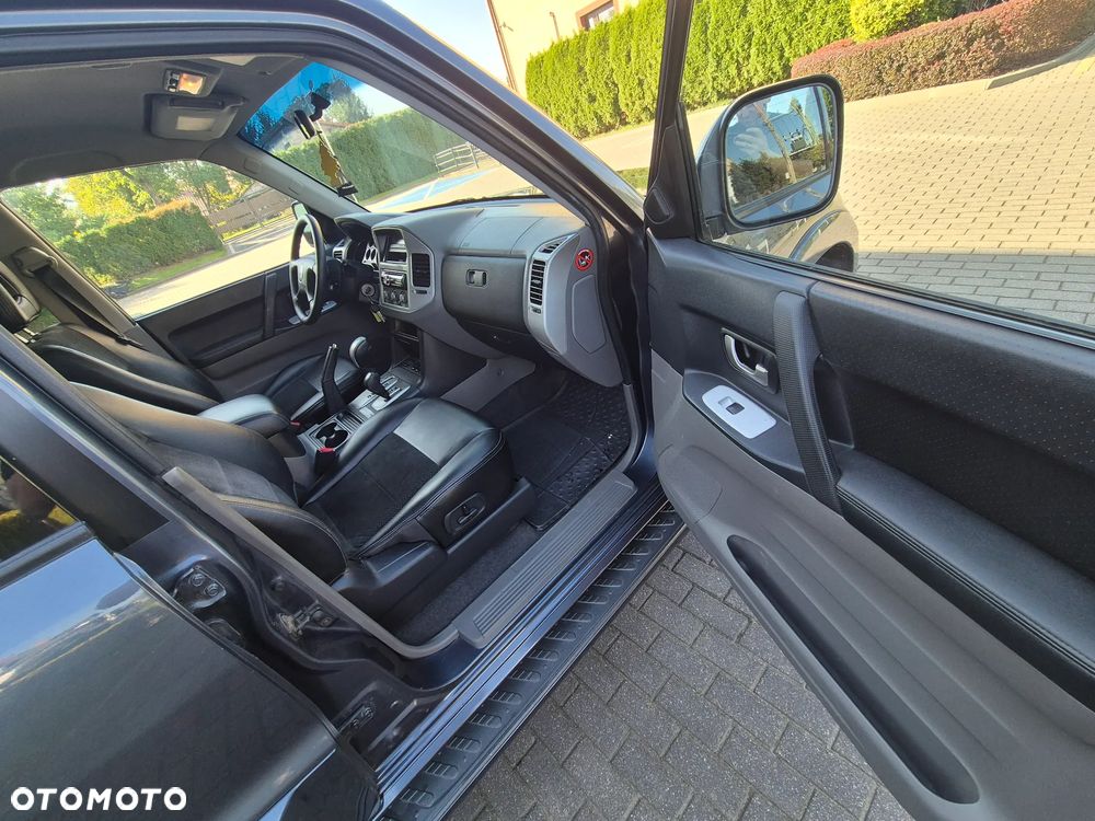 Mitsubishi Pajero - 28