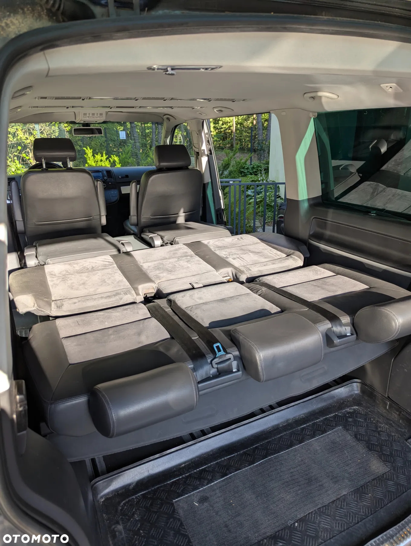 Volkswagen Multivan - 13