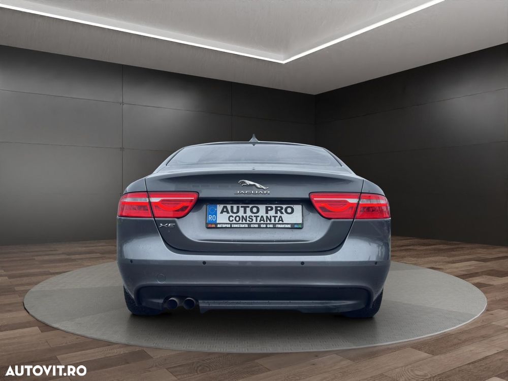 Jaguar XE - 16