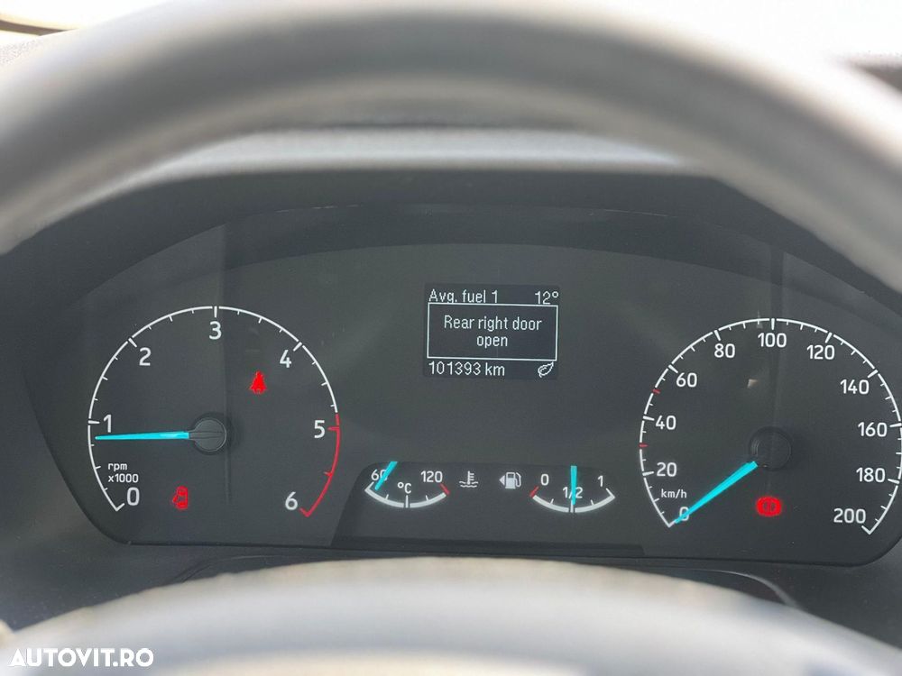 Ford Tourneo Custom - 20