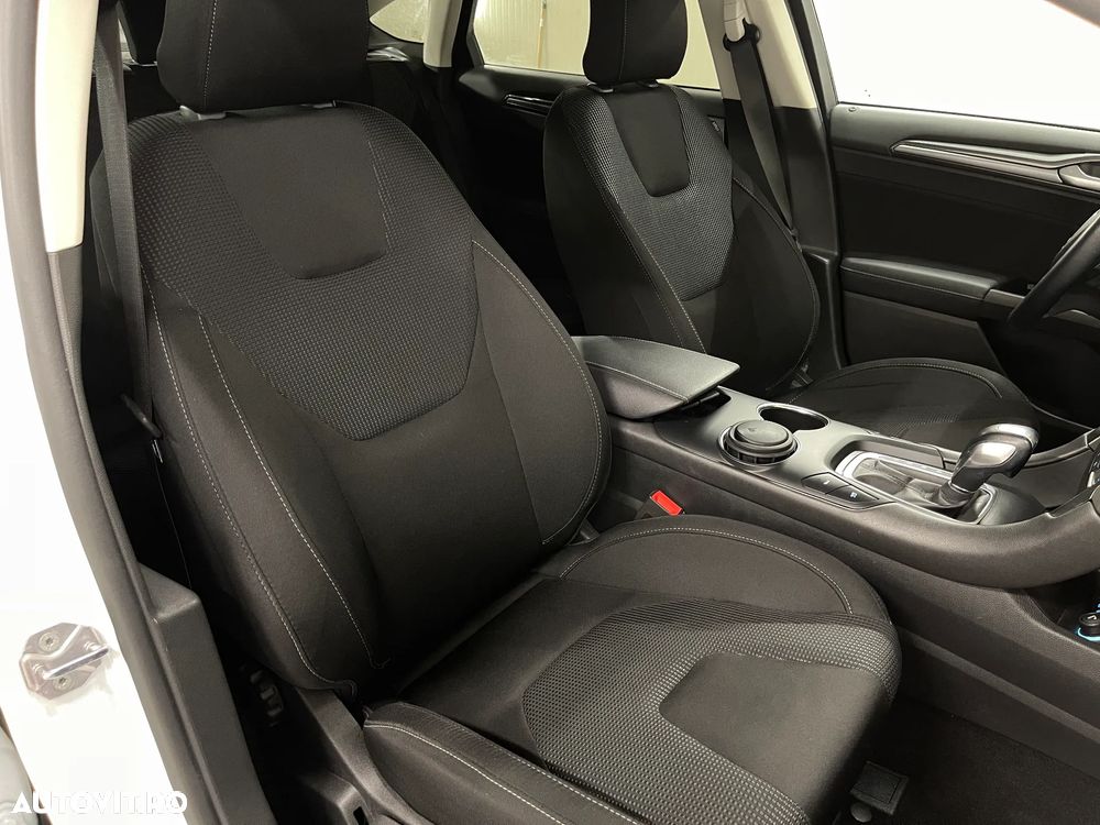 Ford Mondeo 2.0 HEV Titanium - 10