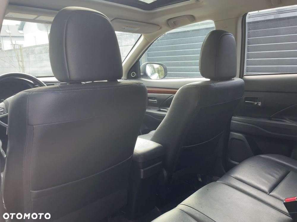 Mitsubishi Outlander - 11