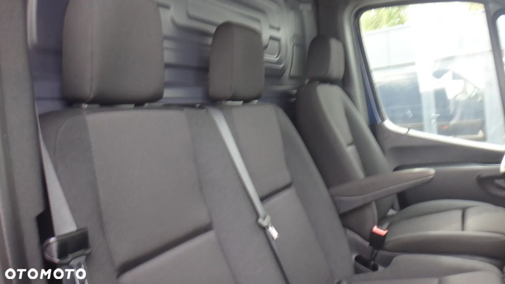 Mercedes-Benz Sprinter - 13
