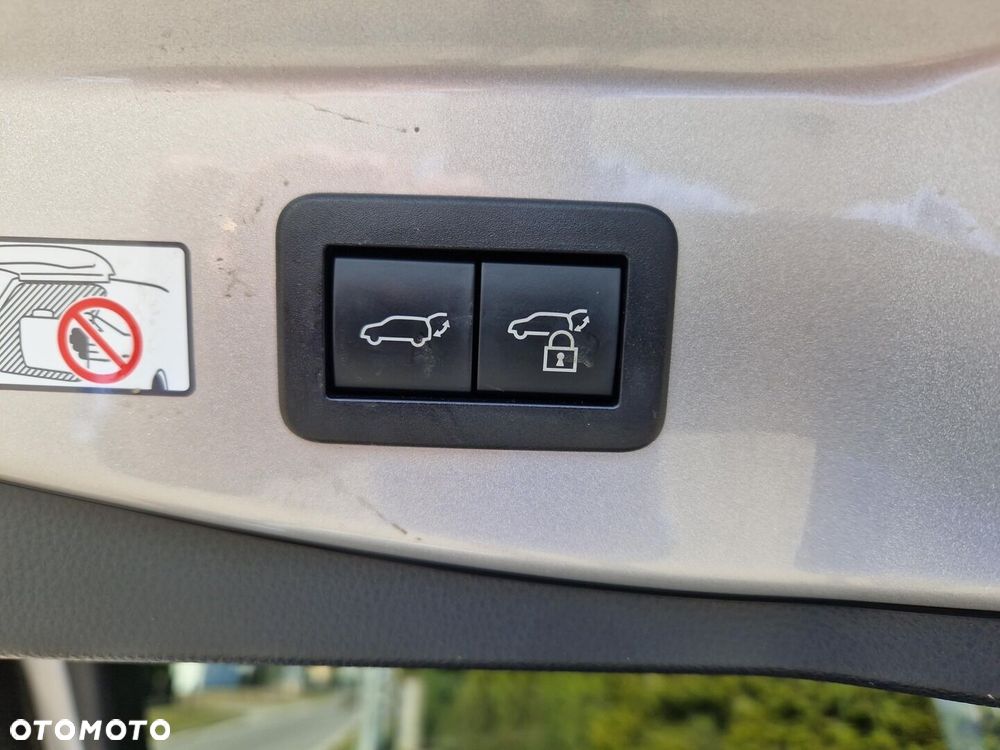 Toyota Camry 2.5 Hybrid Executive CVT - 21