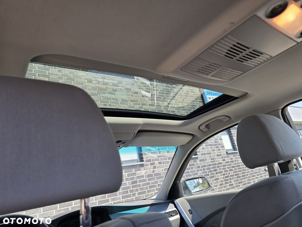BMW Seria 5 523i - 27