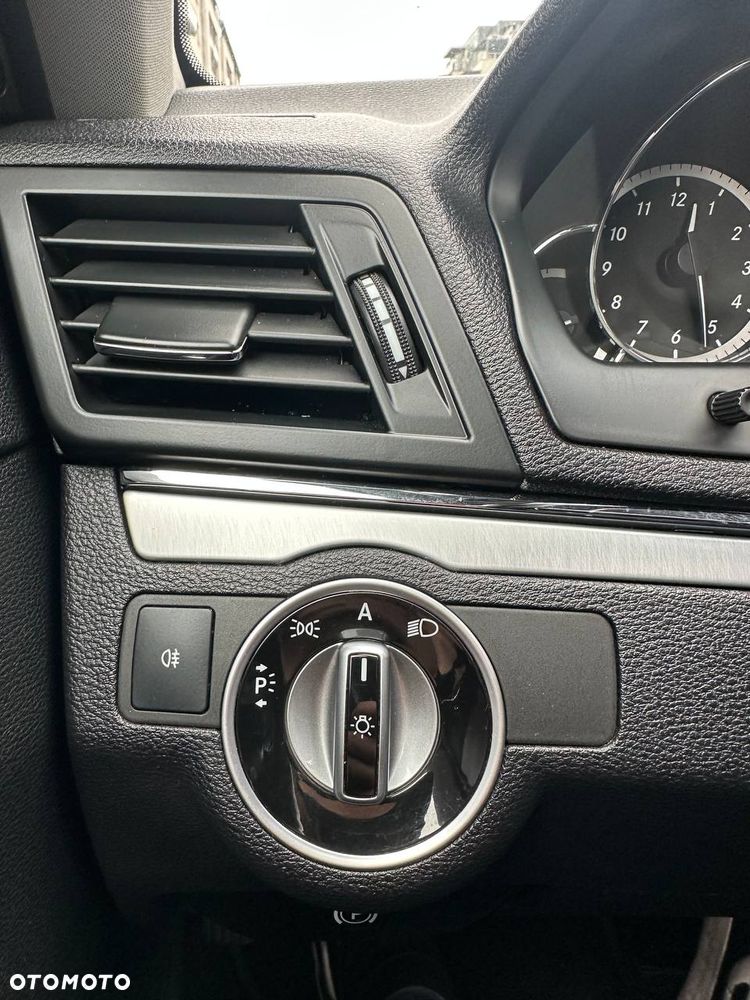 Mercedes-Benz Klasa E - 32