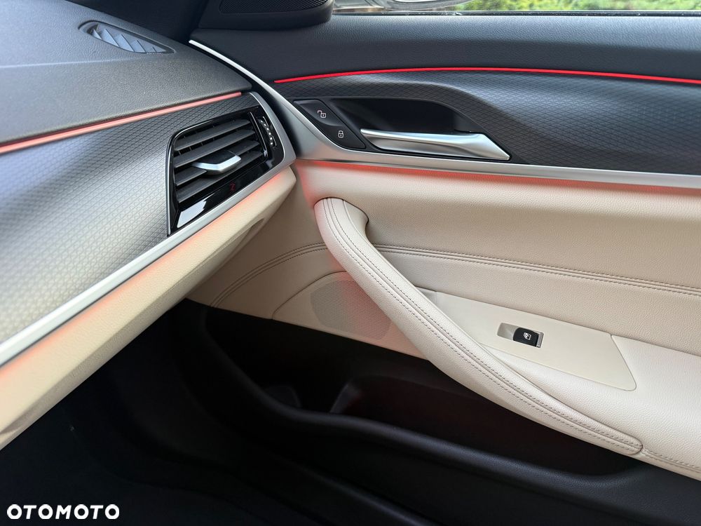 BMW Seria 5 530e M Sport sport - 38