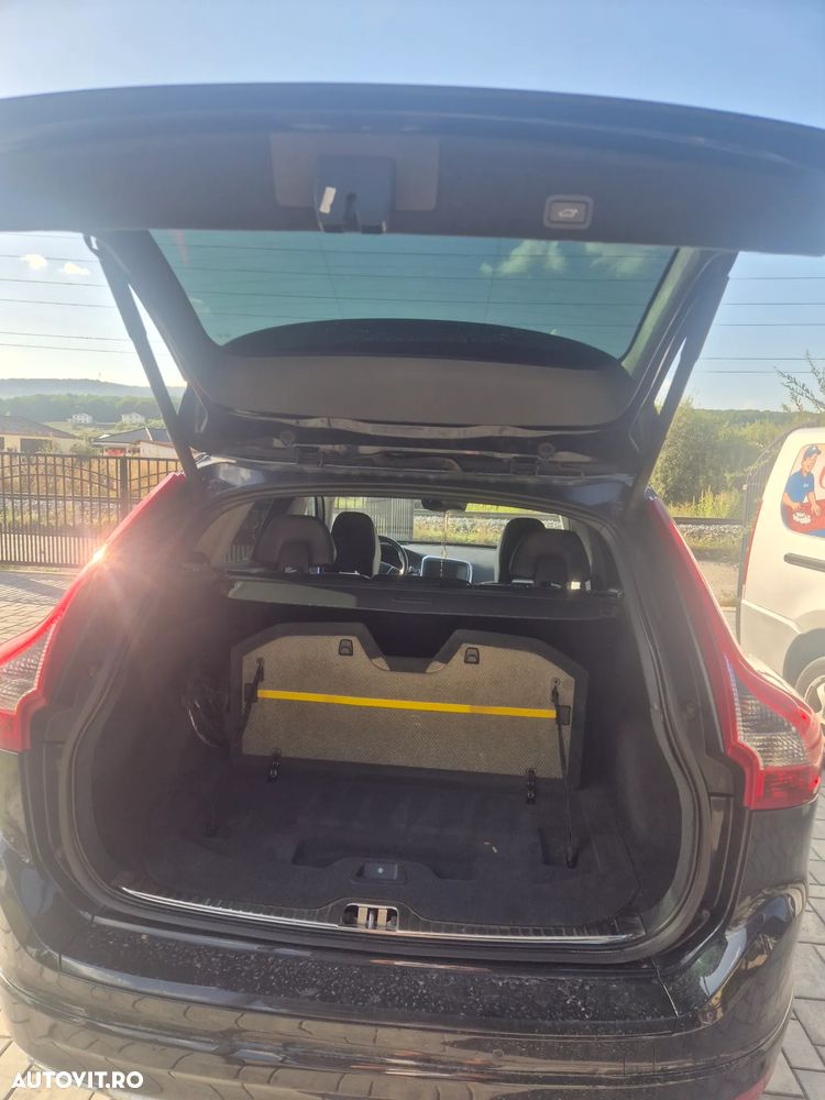 Volvo XC 60 D4 VEA Start-Stop R-Design - 4