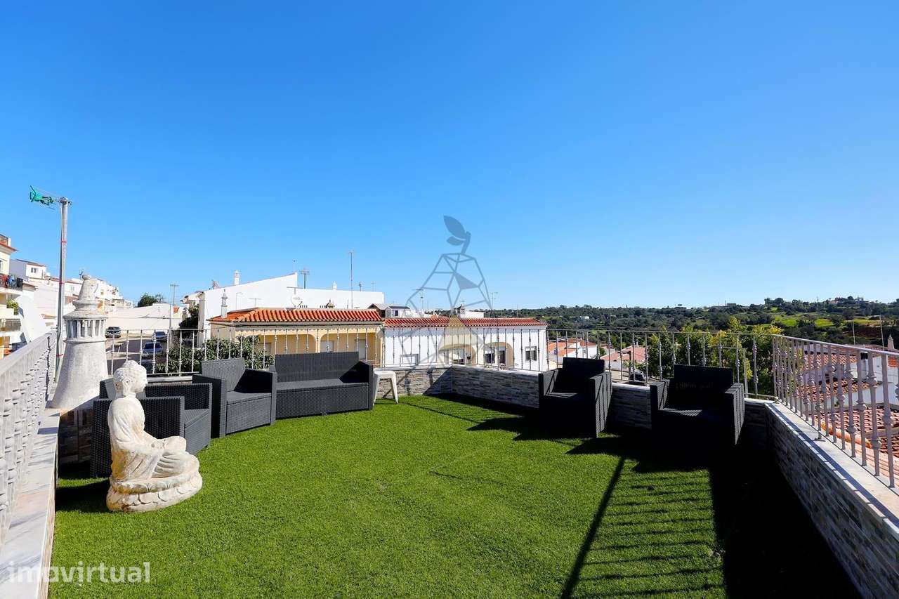 Excelente Moradia Remodelada de 5 quartos com garagem - Grande imagem: 3/41