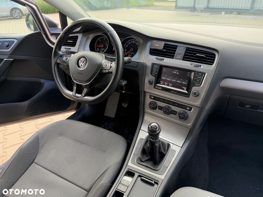 Volkswagen Golf - 10