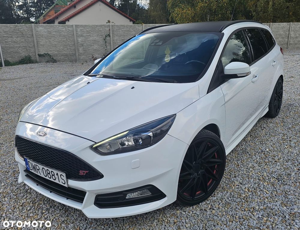 Ford Focus Turnier 2.0 EcoBoost ST mit Leder-Sport-Paket - 2