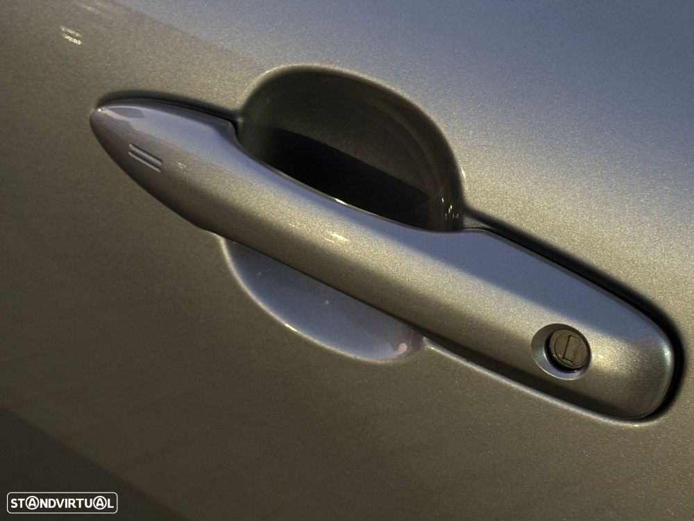 Toyota Corolla Cross 2.0 Hybrid Luxury - 34