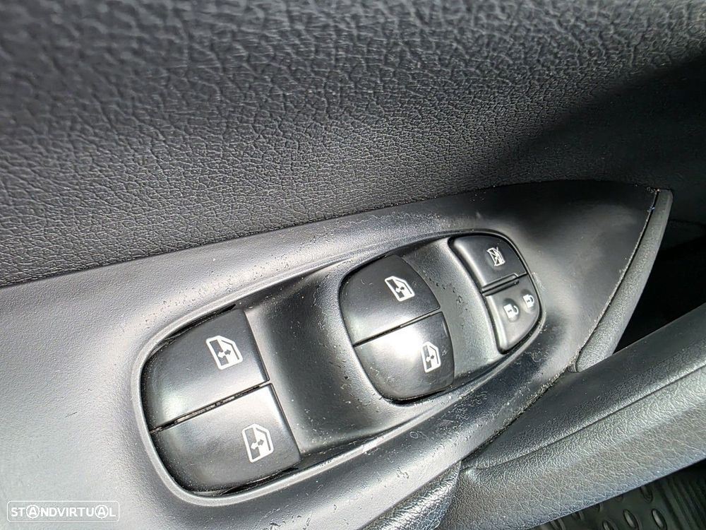 Nissan Qashqai 1.5 dCi N-Connecta J18 - 25