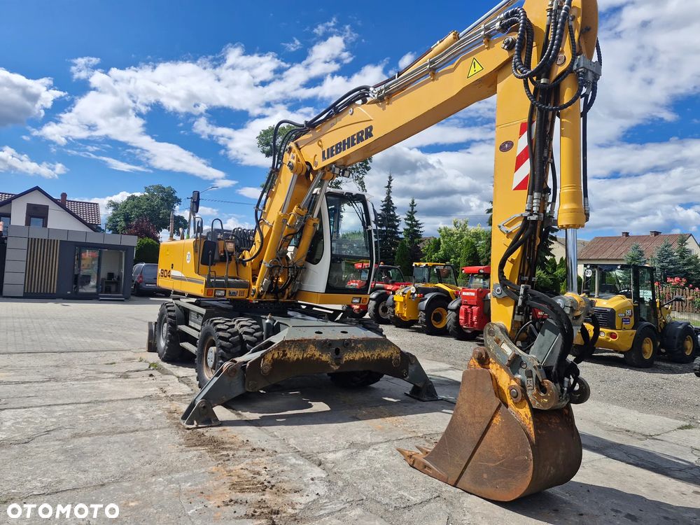 Liebherr 904C - 2
