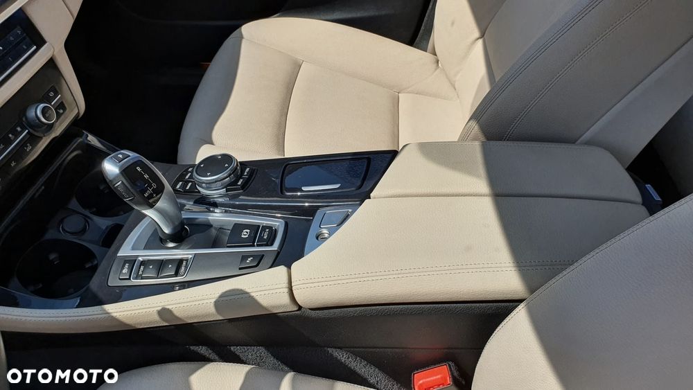 BMW Seria 5 520d - 28