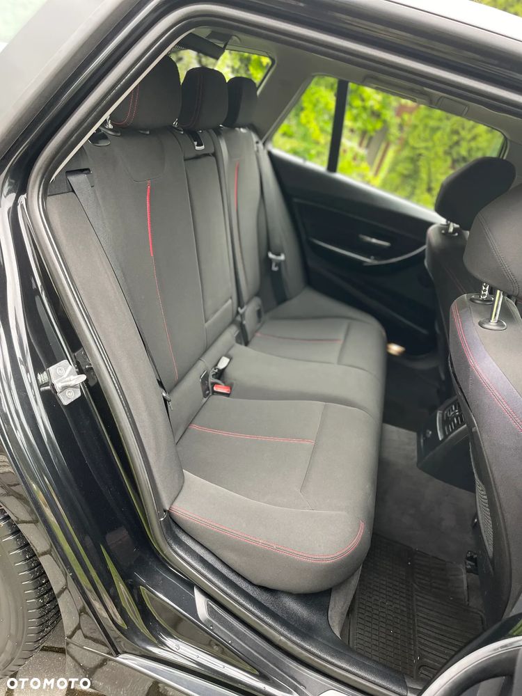 BMW Seria 3 318d Sport Line - 30