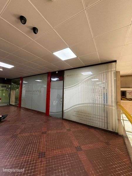 Loja comercial no Centro Comercial do Lumiar (Lisboa) - Grande imagem: 2/8