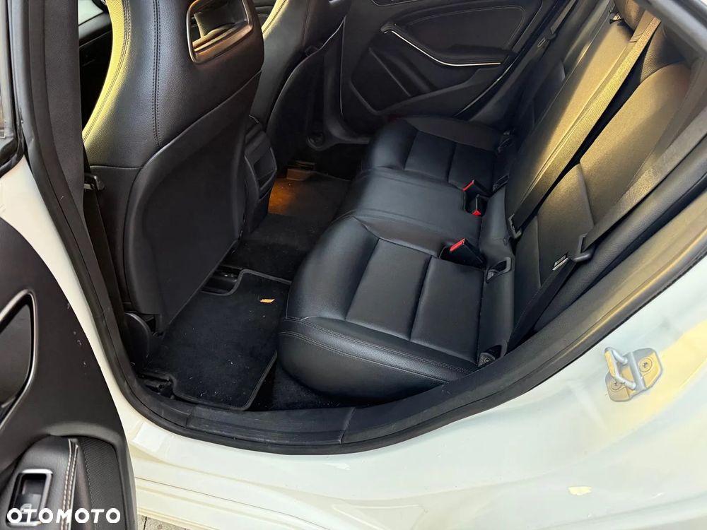 Mercedes-Benz CLA 250 7G-DCT - 13