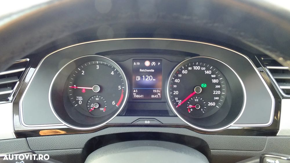 Volkswagen Passat 2.0 TDI SCR DSG Comfortline - 10