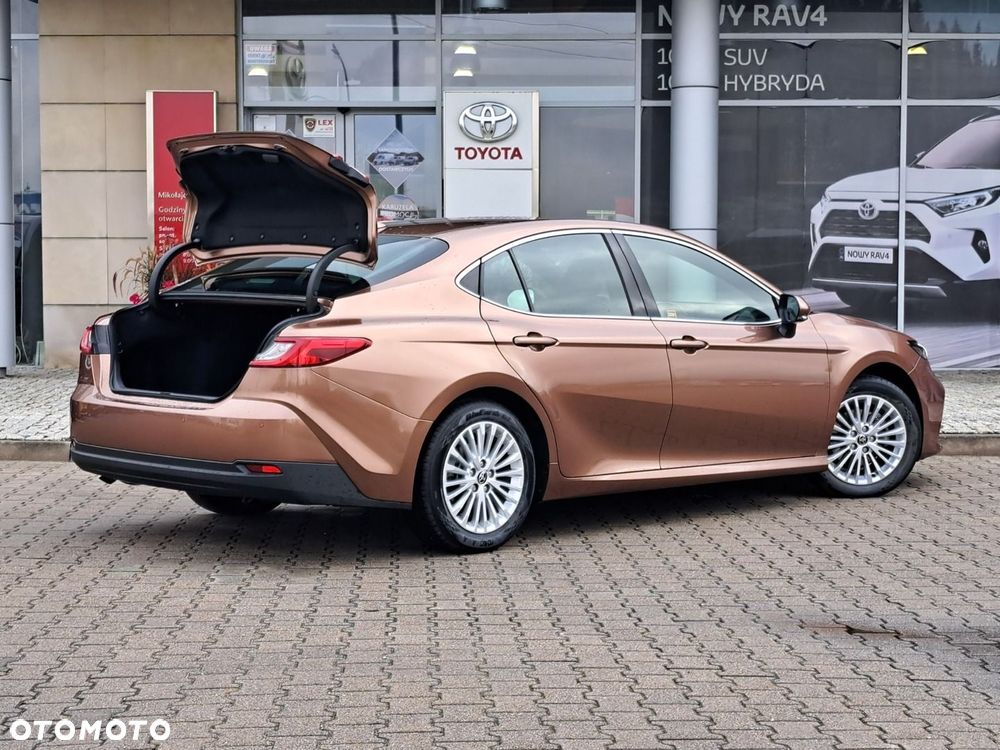 Toyota Camry - 6