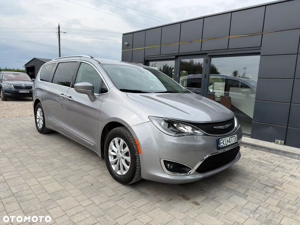 Chrysler Pacifica - 5