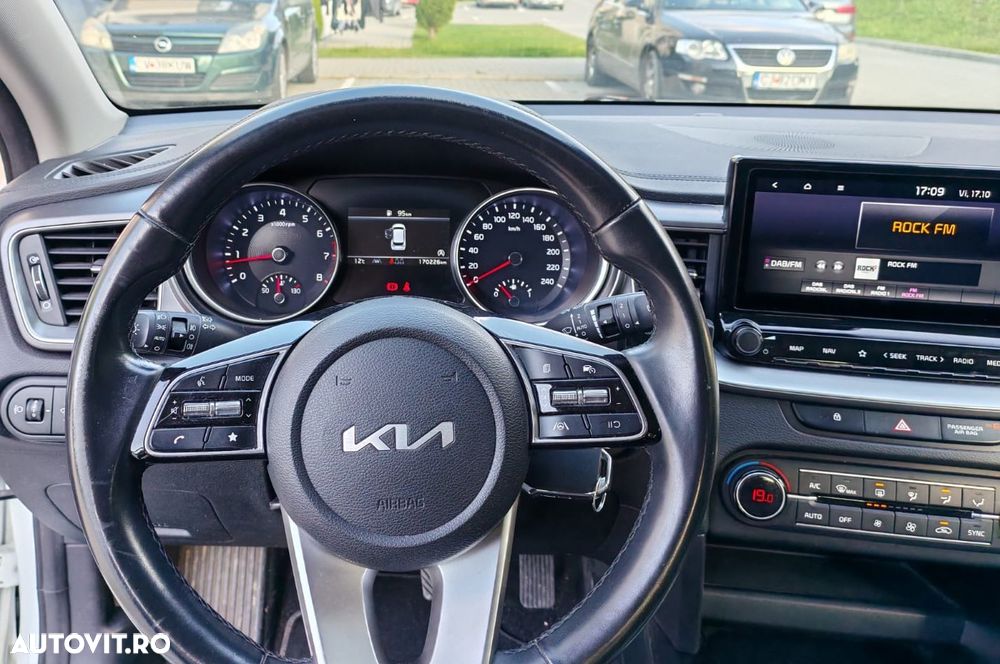 Kia Ceed - 8