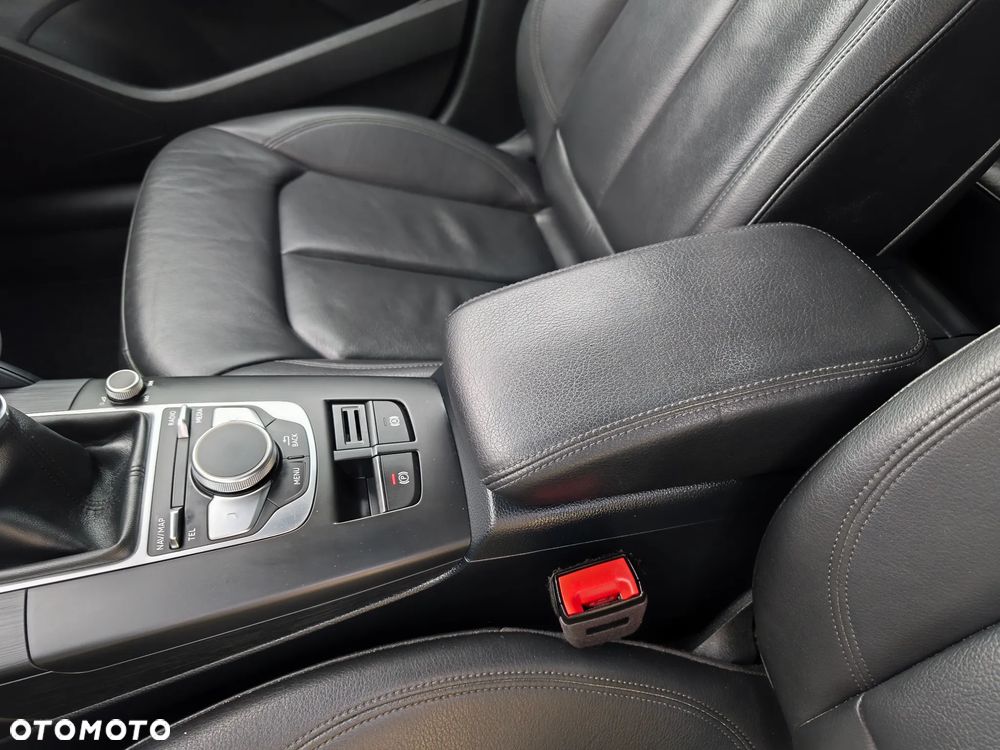 Audi A3 Sportback 35 TFSI S Line - 28