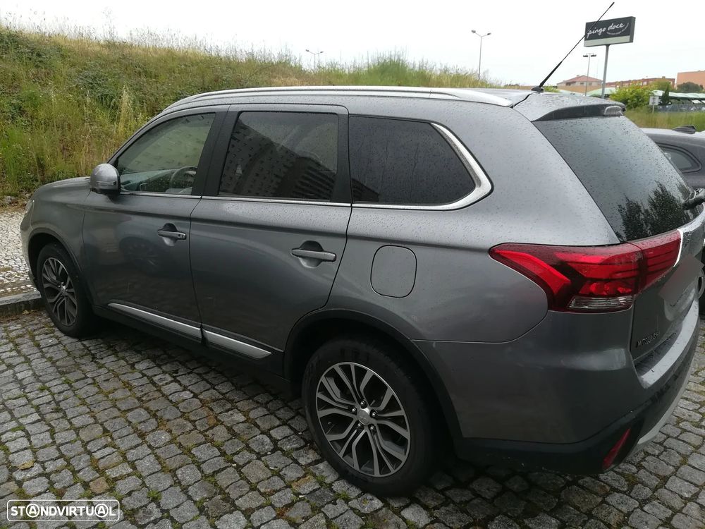 Mitsubishi Outlander 2.2 DI-D Instyle Navi - 2