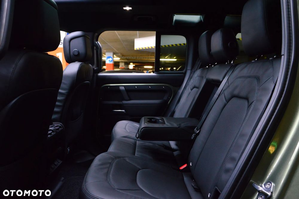 Land Rover Defender 110 D300 X-Dynamic HSE - 14