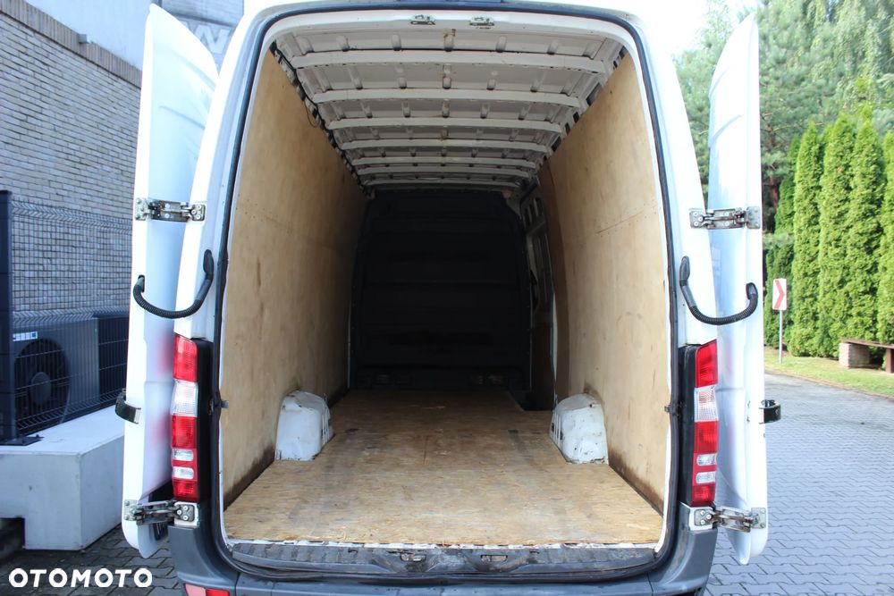 Mercedes-Benz Sprinter - 14